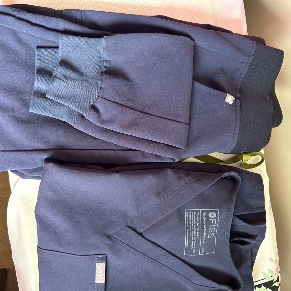 ‼️Sold‼️ Figs Scrubs Set💕